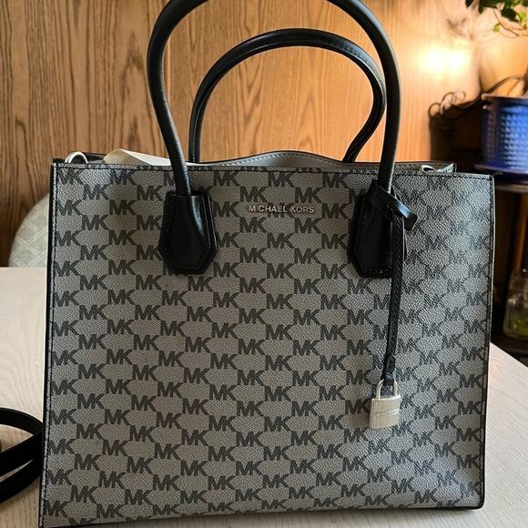 Michael Kors Mercer Heritage Signature Convertible Tote Handbag New Without Tags - Picture 1 of 12